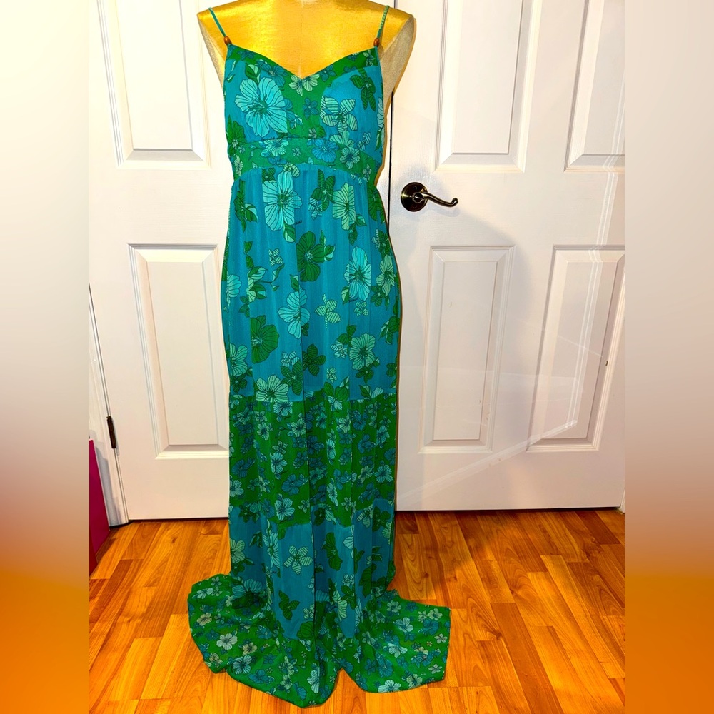 GUESS DRESS! 👗 - Picture 2 of 8